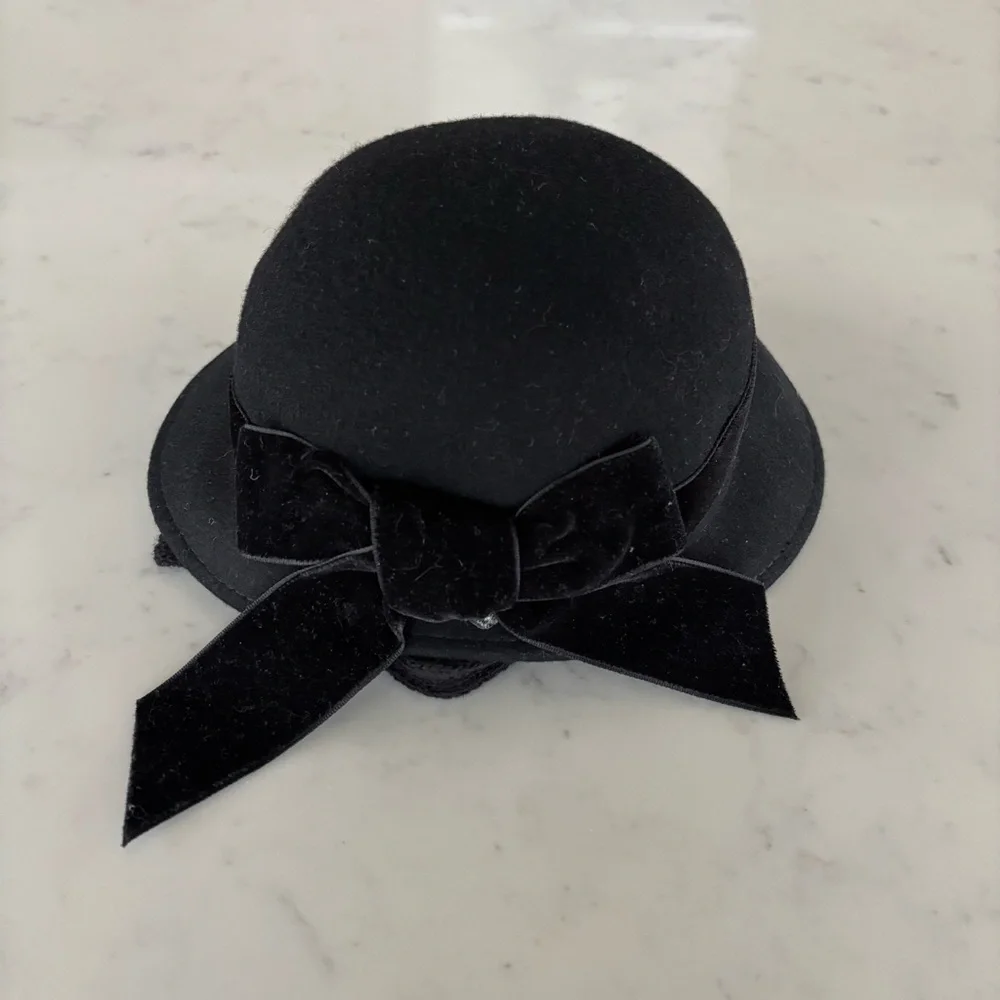 Carole‎ Amper Black Velvet Hat